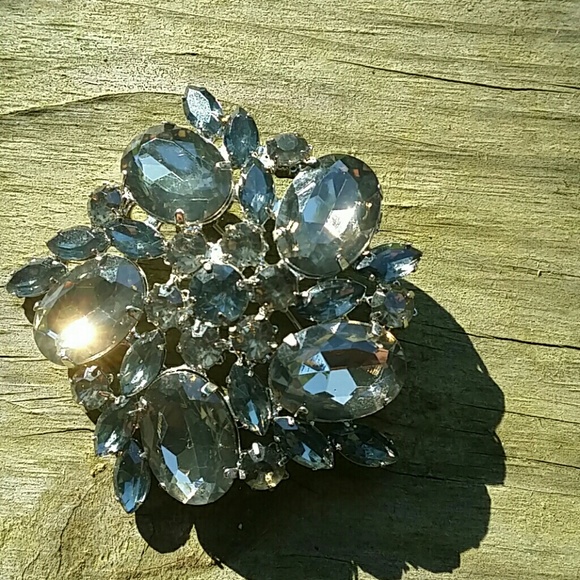 Jewelry - Glass Brooch 5/$25